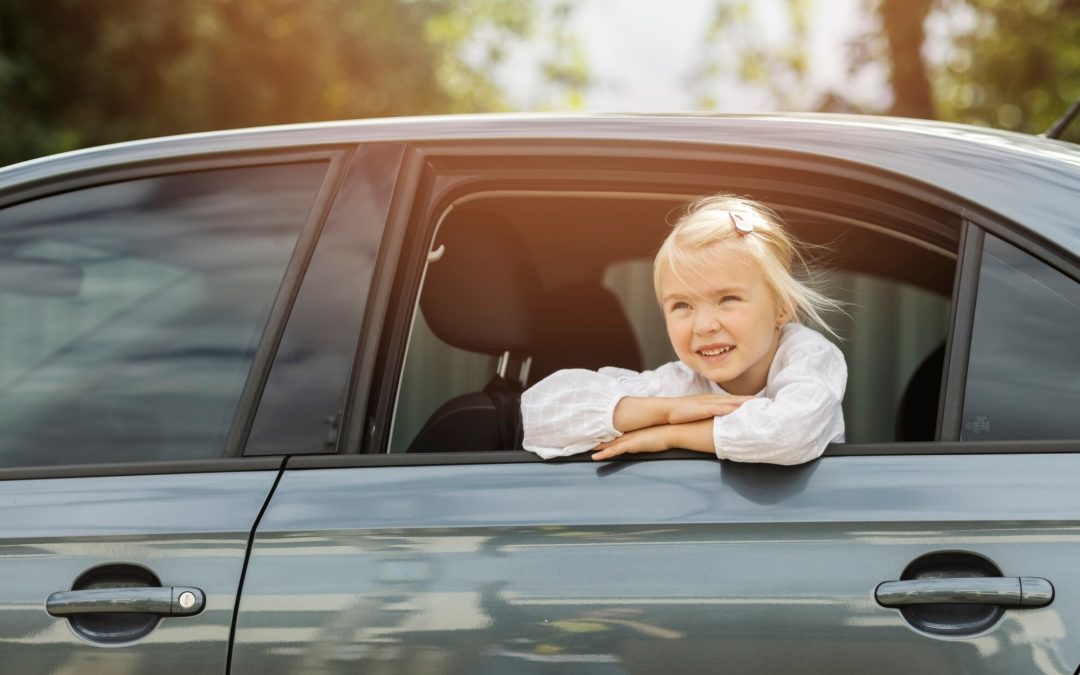 Foto Niña en un Coche para el Apartado de Consejos Talleres Julio Exposito en Jerez de la Frontera